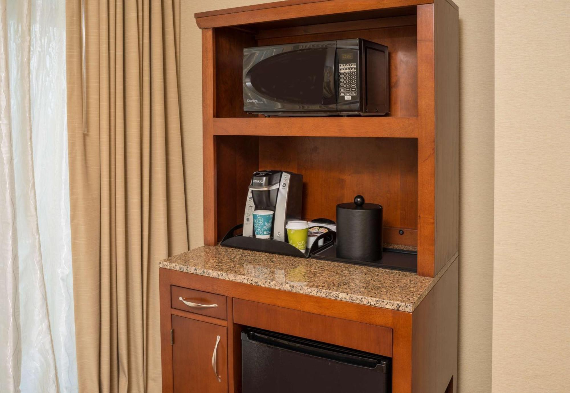 Hilton Garden Inn Alexandria Old Town National Harbor Exterior foto